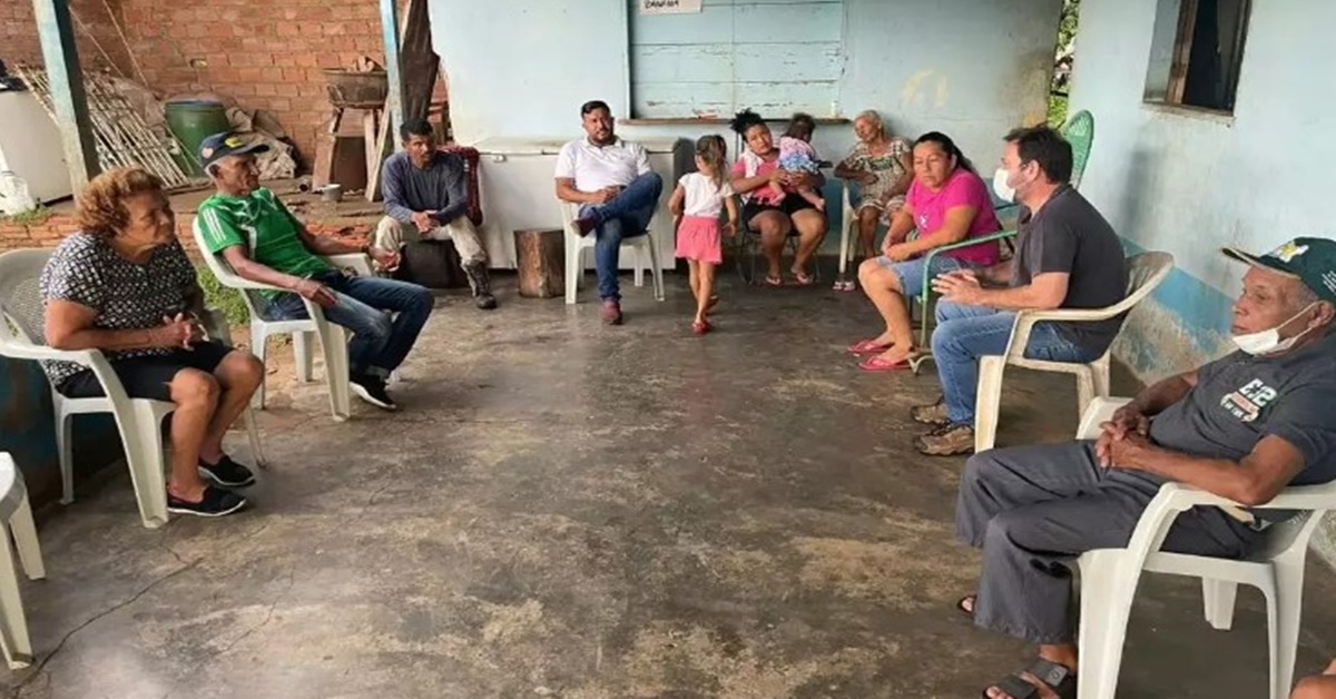 DEMANDAS: Vereador Carlos Damaceno se reúne com moradores do bairro Nacional