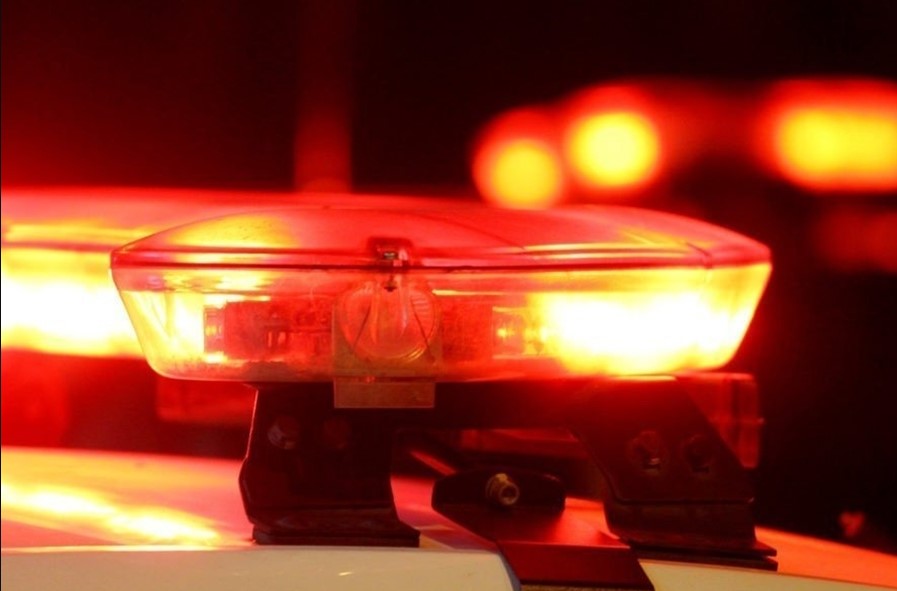 AÇÃO RÁPIDA: Polícia Militar prende dois suspeitos de roubo a residência; terceiro envolvido foge