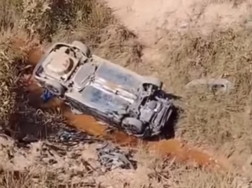 TRÁGICO: Motorista morre após carro capotar em igarapé às margens da BR-319