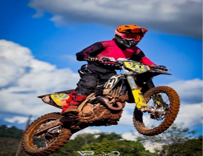 RECORDE: Beatriz Ingredy se torna 1ª mulher tricampeã rondoniense de motocross 