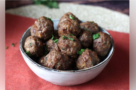 NA AIR FRYER: Almôndegas macias é uma receita rápida e fácil de carne bovina