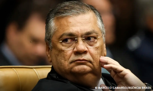 GRUPOS CONSERVADORES: Dino manda PF apurar interferência externa no processo eleitoral