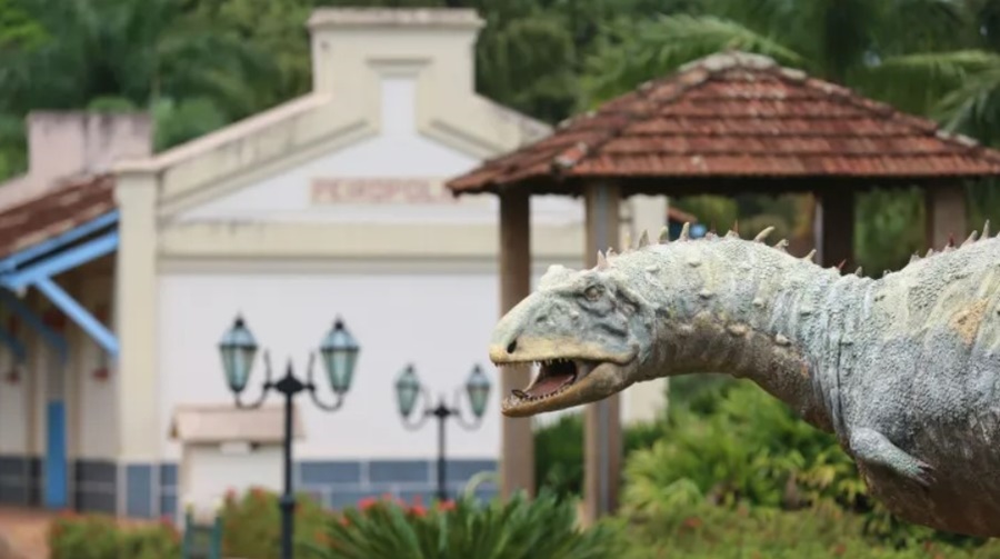 FÉRIAS: Museu dos Dinossauros é atração de Peirópolis, em Minas Gerais