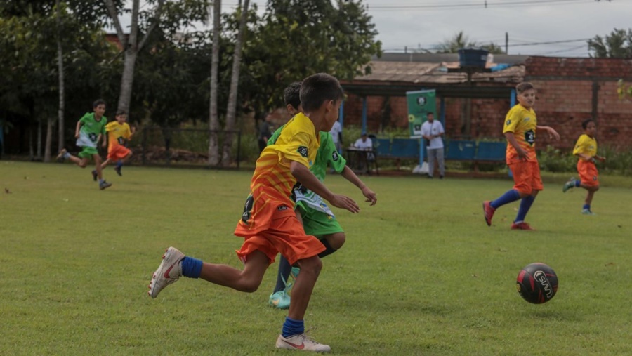 'TALENTOS DO FUTURO': Matrículas abertas para escola de futebol na Vila Olímpica Chiquilito Erse