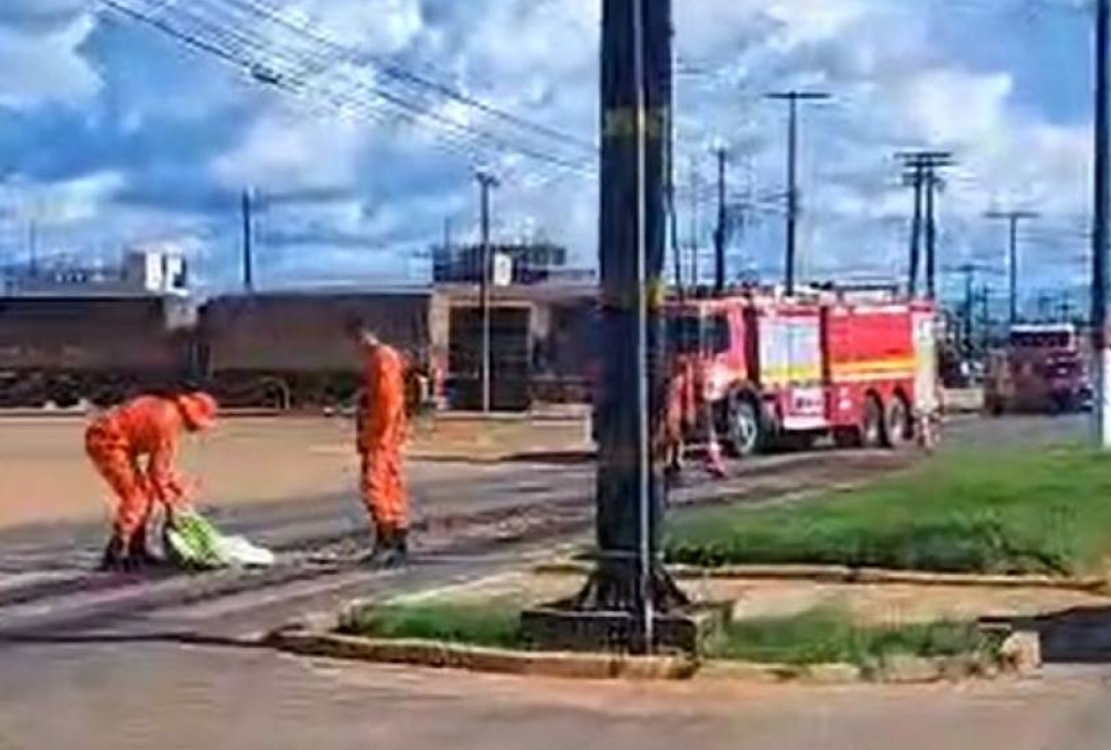 PRECAUÇÃO: Bombeiros interrompem trânsito na BR-174 após vazamento de óleo