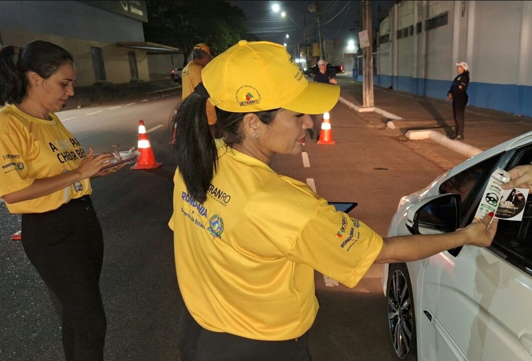 TRÂNSITO: Detran-RO intensifica campanhas educativas em escolas, bares e ruas