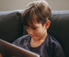 SEGURANÇA DIGITAL: Controle parental ajuda a proteger crianças na internet