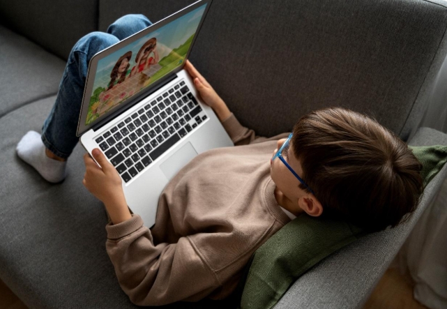 O QUE MUDOU?: ECA Digital entra em vigor e impõe novas regras para proteger menores online