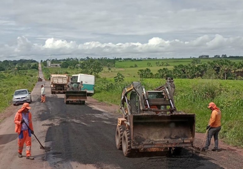 OBRAS: Governo realiza melhorias na RO-383 entre Cacoal e Espigão d’Oeste