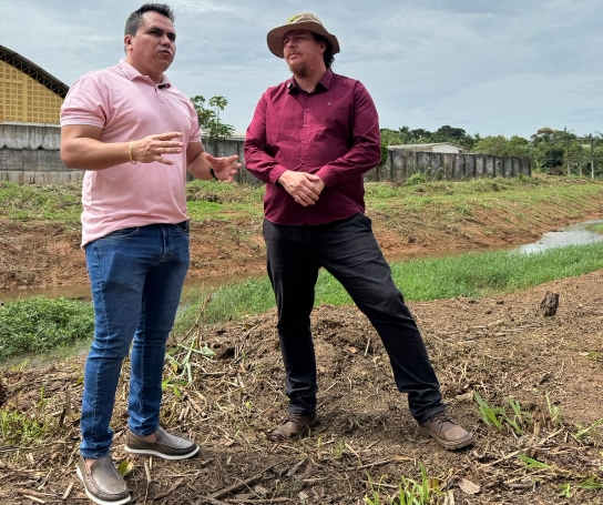 EDIMILSON DOURADO: Canal no Castanheiras recebe limpeza histórica após solicitação do vereador