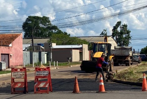 GEDEÃO NEGREIROS: Cruzamento da Av. Sete de Setembro recebe recapeamento após pedido do vereador