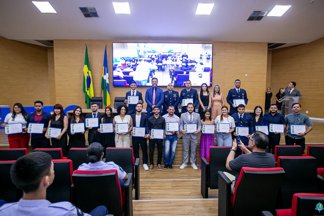 DELEGADO CAMARGO: Deputado homenageia Associação Sorriso do Amanhã com Votos de Louvor