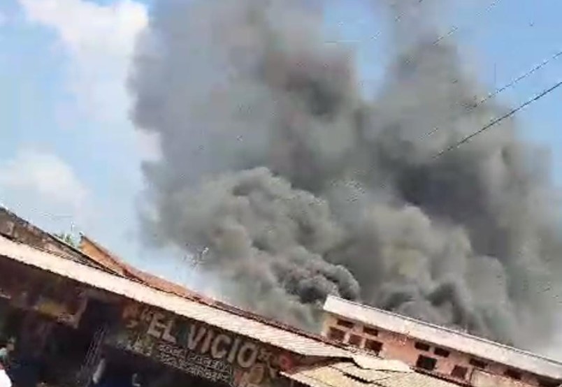 DESASTRE: Fogo incontrolável destrói residência em Guayaramirim