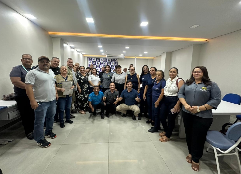 ELLIS REGINA: Vereadora cobra celeridade na transposição de ACS e ACE durante reunião na Semusa