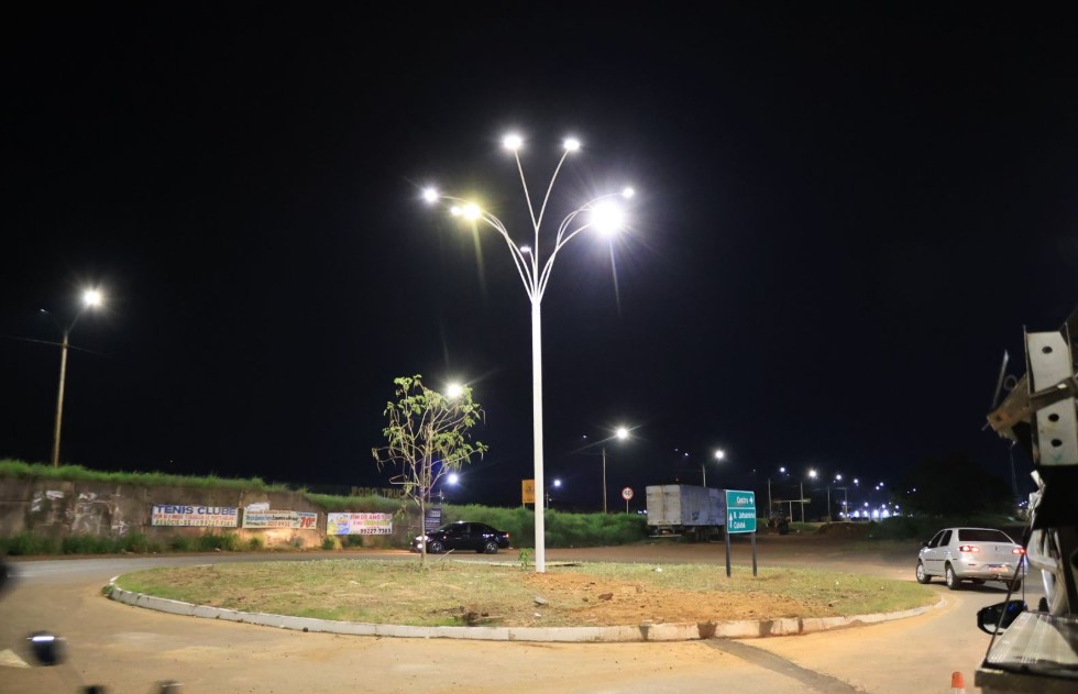 PVH ILUMINADA: Rotatória recebe novas luminárias e garante mais segurança para a população