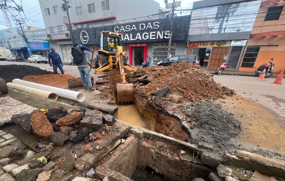 INFRAESTRUTURA: Prefeitura realiza troca de manilhas e reforça drenagem na Sete de Setembro