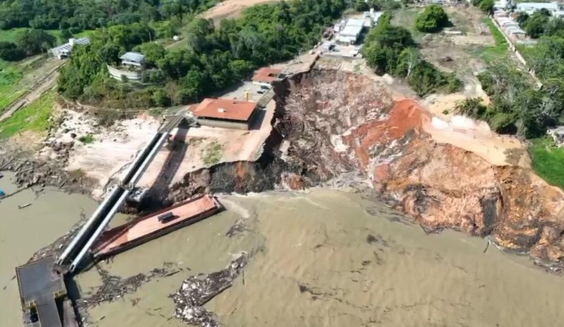 DESASTRE: Porto da Terra Preta, em Manacapuru, desaba nesta segunda-feira (07)