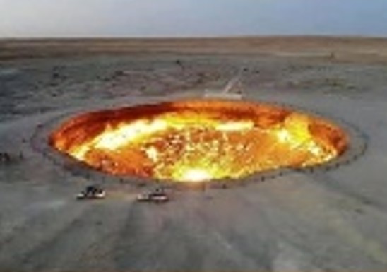 TURISMO: A cratera que queima a mais de 50 anos sem parar