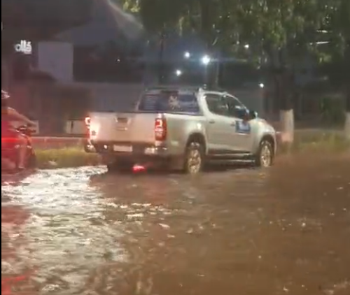 PREJUÍZO: Ruas e bairros alagados após forte chuva em Porto Velho