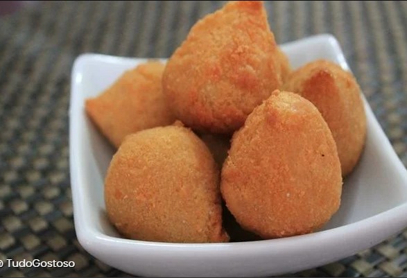 DELÍCIA: Aprenda a fazer coxinha de frango