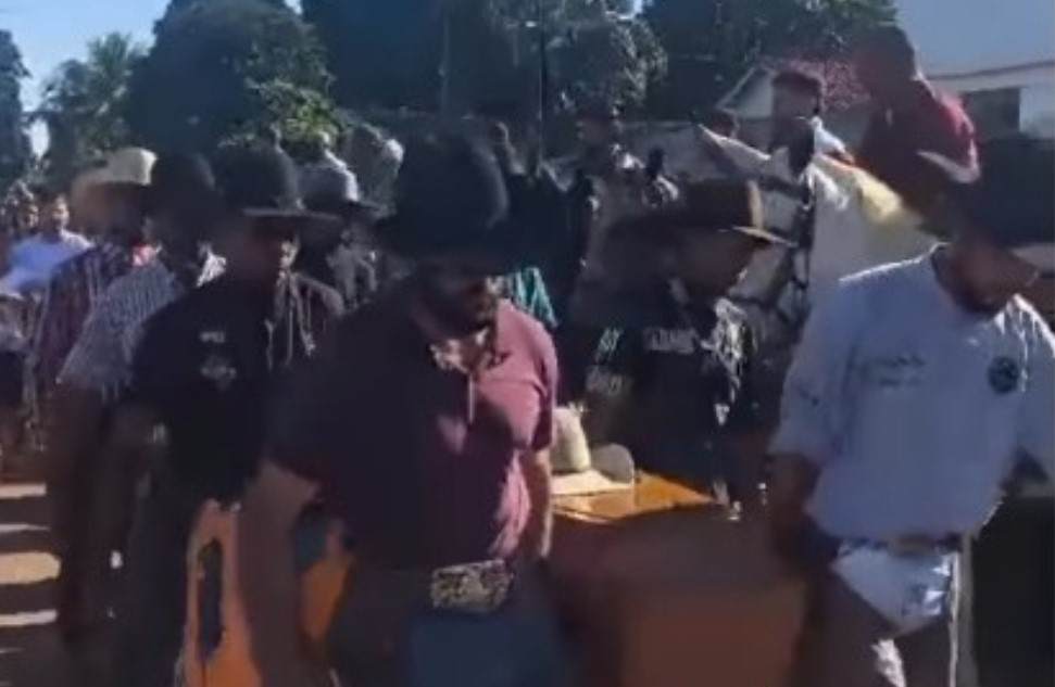 ÚLTIMO ADEUS: Despedida de cowboy emociona comunidade após acidente em rodeio em RO