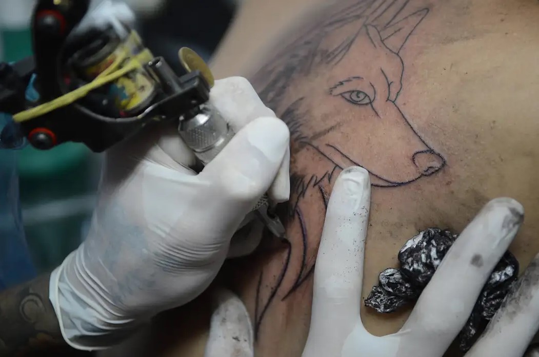 SAÚDE: CFM proíbe anestesia para a realização de tatuagens