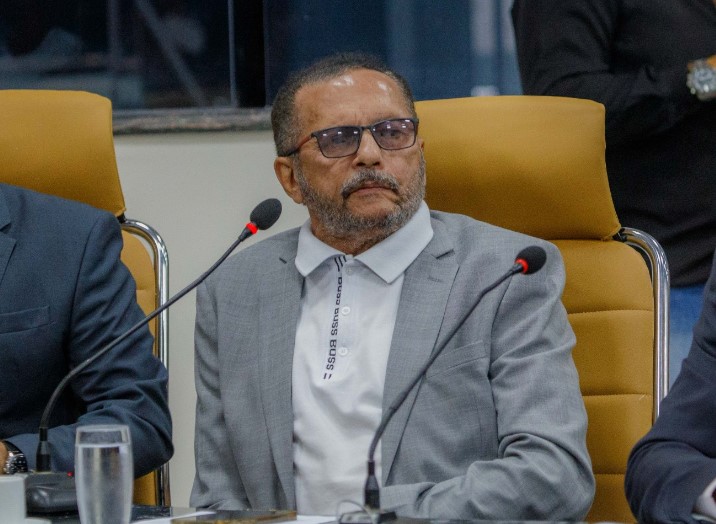 MACÁRIO BARROS: Vereador solicita Operação Tapa-Buracos na Rua Paraná, no bairro Nova Floresta