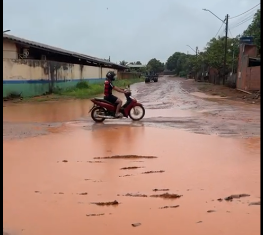 ABANDONADOS: Moradores enfrentam lamaçais para votar em Abunã