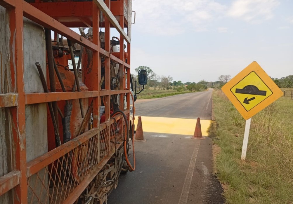 ALAN QUEIROZ: Deputado garante instalação de quebra-molas na Linha C-3, em Urupá