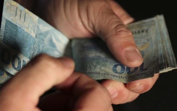DINHEIRO NA MÃO: Governo libera FGTS retido para adeptos ao saque-aniversário