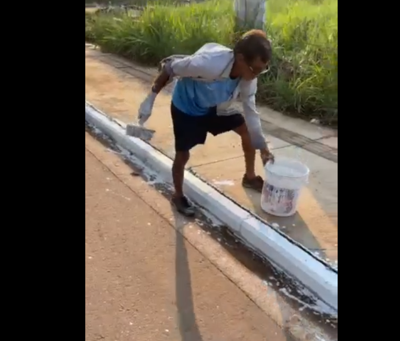 CUIDA DE MIM: Moradores assumem papel da prefeitura em limpeza de rua na capital