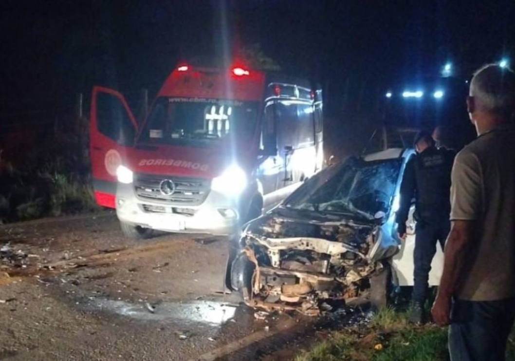 GRAVÍSSIMO: Colisão frontal na BR deixa um morto e quatro feridos em Rondônia