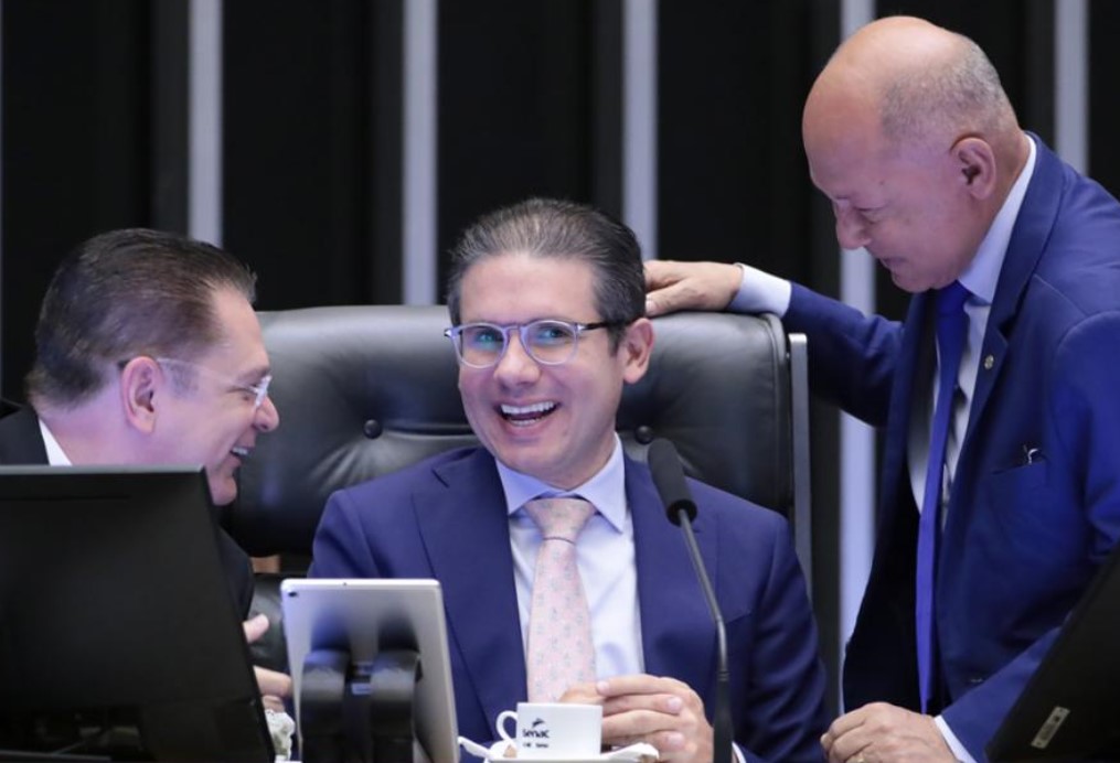 CHRISÓSTOMO: 'Compromisso com o bolso do brasileiro', afirma deputado após queda do IOF