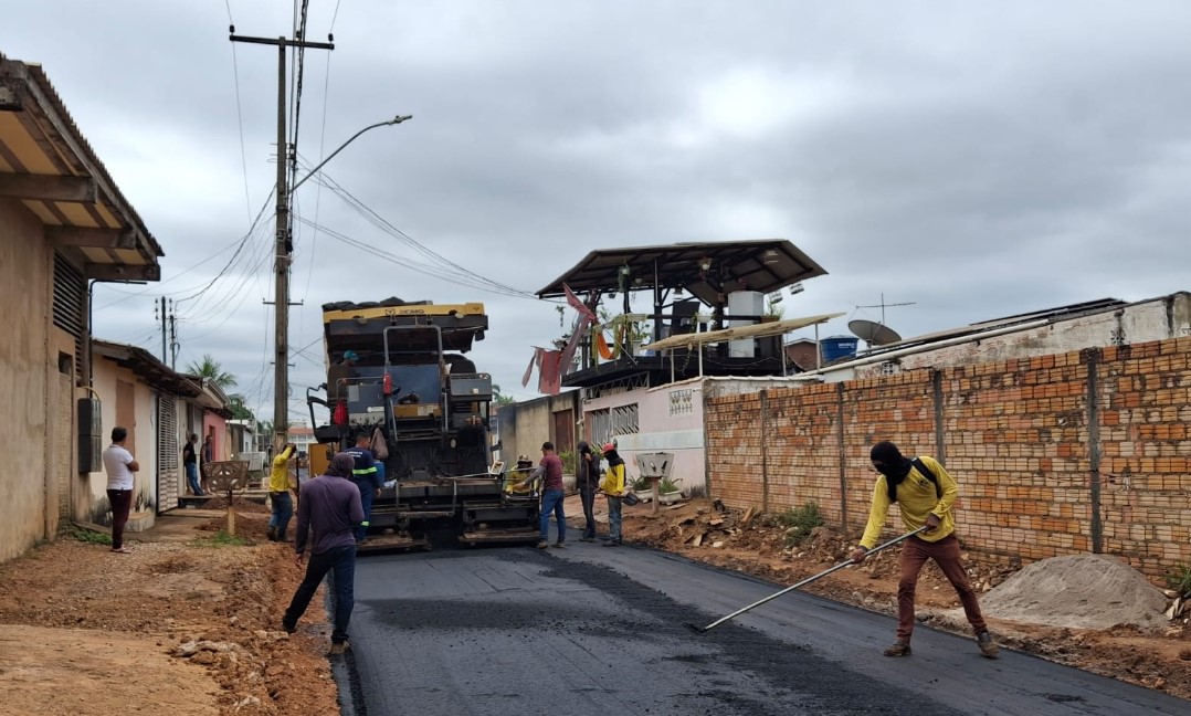 JÚNIOR QUEIROZ: Vereador comemora drenagem e asfaltamento no bairro Industrial