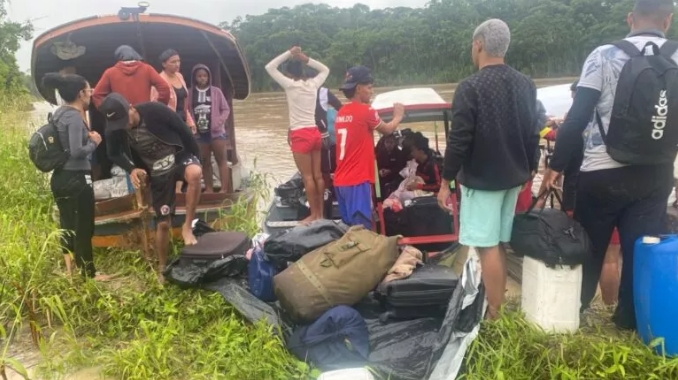 NAUFRÁGIO: Embarcação que transportava time de futebol afunda em rio no Acre