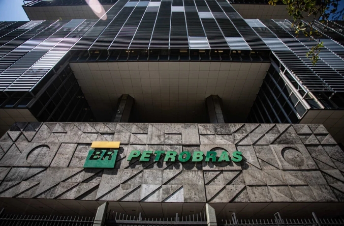 REAJUSTE: Petrobras anuncia aumento de R$ 0,48 na gasolina para distribuidoras
