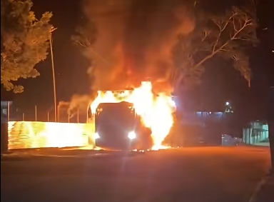 ASSISTA: Criminoso é preso por incendiar carro, moto e ônibus de 2 milhões