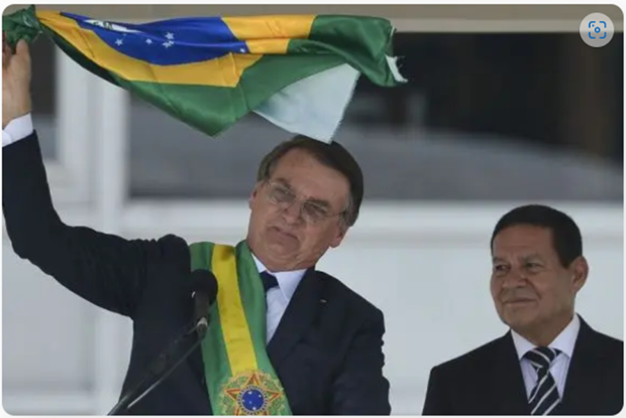 PARTIU EUA:  Bolsonaro viaja para resort de luxo do Trump e só volta ano que vem
