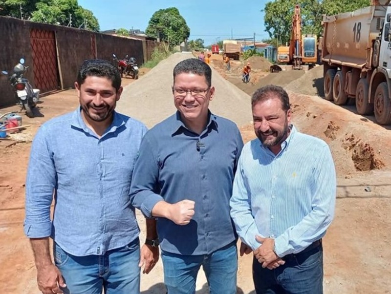 MELHORIAS: Márcio Pacele fiscaliza início das obras no bairro Igarapé