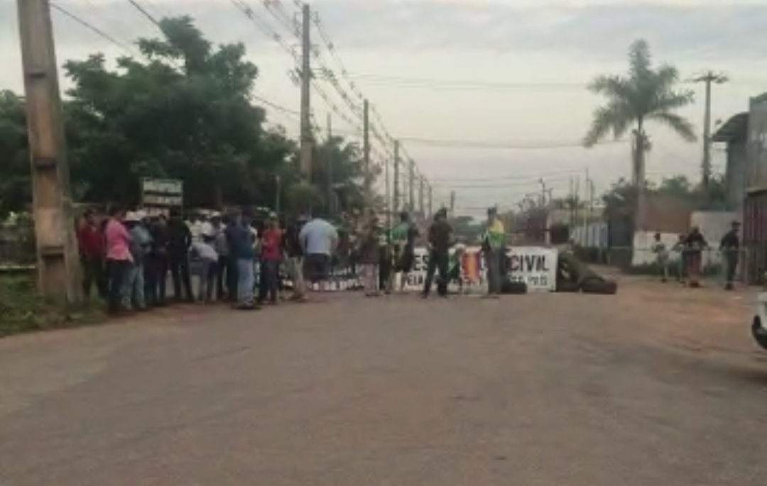 PROTESTO: Bolsonaristas fecham a Estrada do Belmont em Porto Velho 