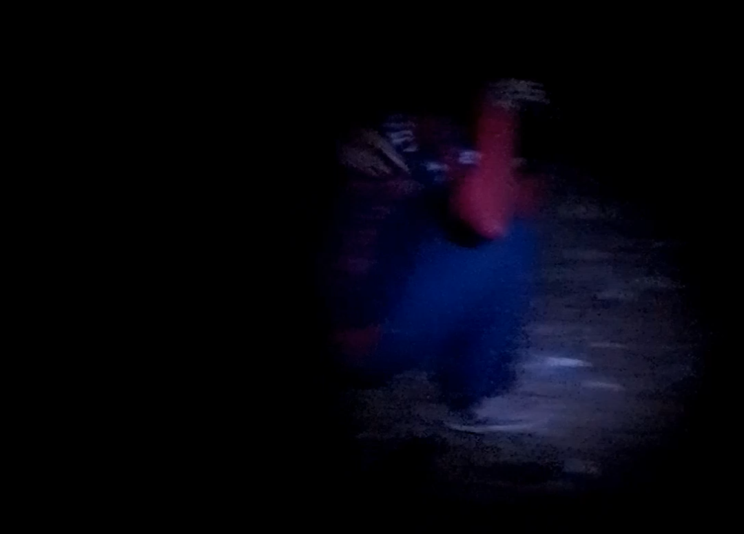 SEQUESTRADO: Vídeo mostra adolescente sendo obrigado a ficar de joelhos e bandidos atiram 