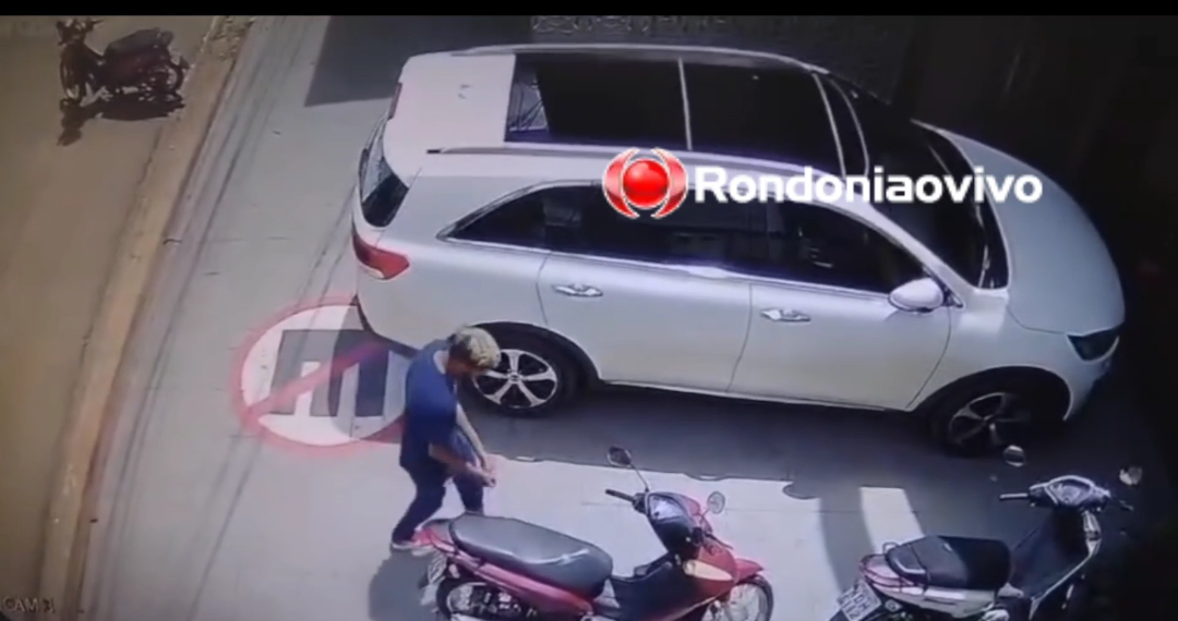 VÍDEO: Ladrão é filmado tentando furtar duas motocicletas em frente de escritório 