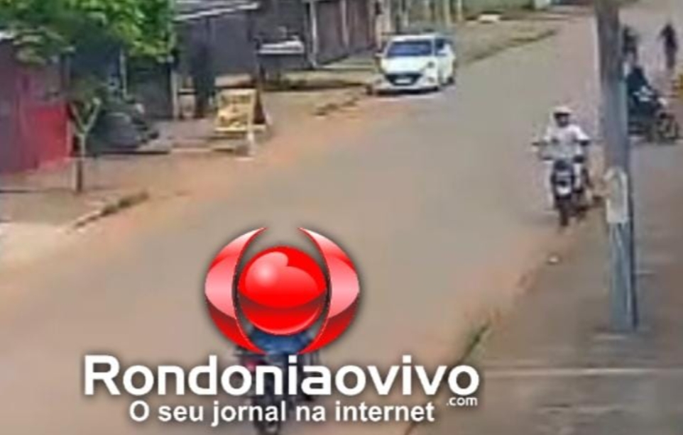 VEJA VIDEO: Homem se choca contra poste após colisão entre motos