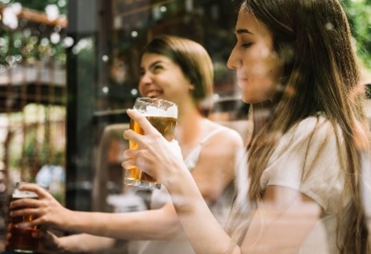 ENGORDANDO: Mulheres das capitais estão fumando menos e bebendo mais