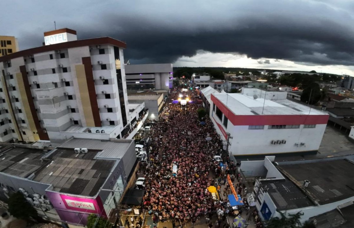 FESTEJO: Mesmo sob forte chuva BVQQ reúne mais de 200 mil foliões