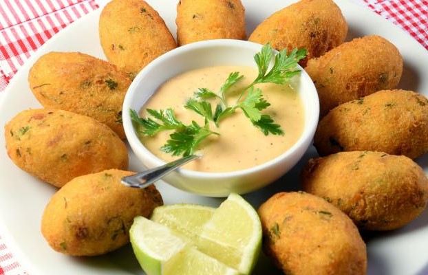 CLÁSSICO: Conheça essa receita deliciosa de bolinho de bacalhau