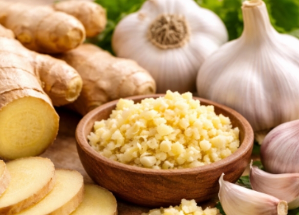 RECEITA CASEIRA: Misturar alho com gengibre ajuda eliminar parasitas e auxilia o fígado
