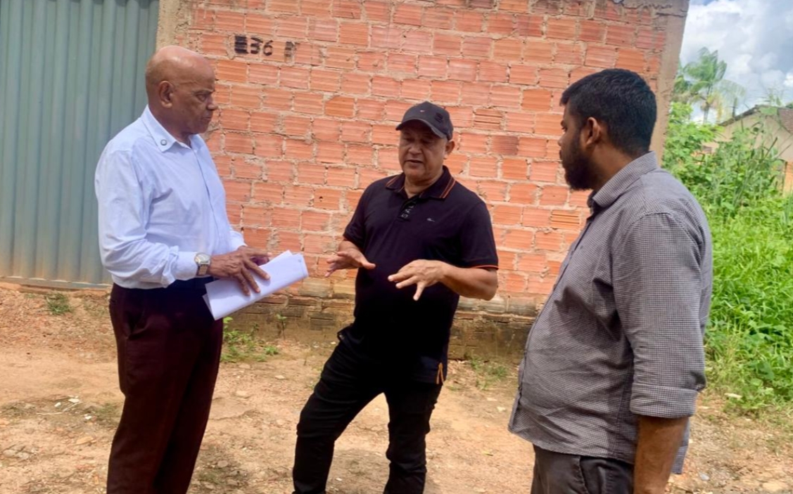 PASTOR EVANILDO: Vereador verifica melhorias na iluminação pública do bairro Nova Floresta 
