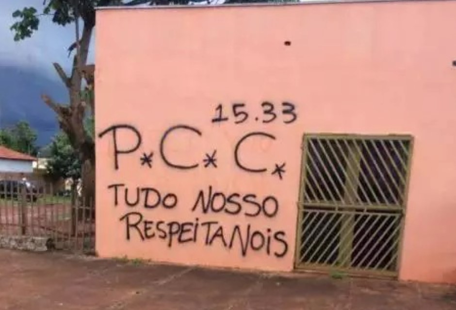 VILHENA: Facção picha pizzaria após visita de Comandante-Geral da PM