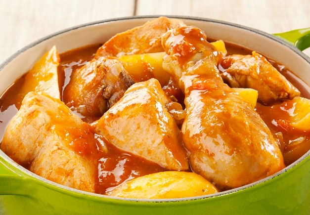 PREPARO: Veja essa receita de um delicioso frango ao molho vermelho